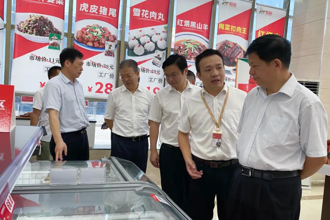 湖南省農村農業(yè)廳廳長(cháng)袁延文等領(lǐng)導蒞臨聰廚食品觀(guān)摩指導